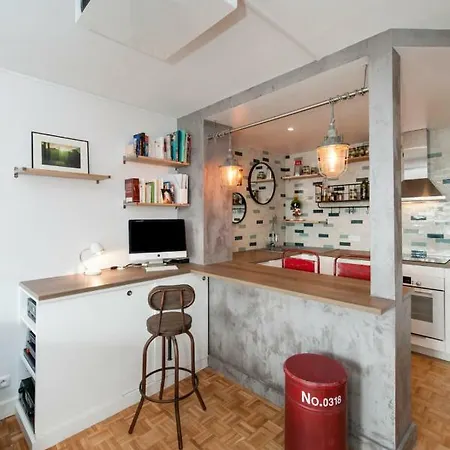 Well-designed Flat With Balcony And View Over Apartamento