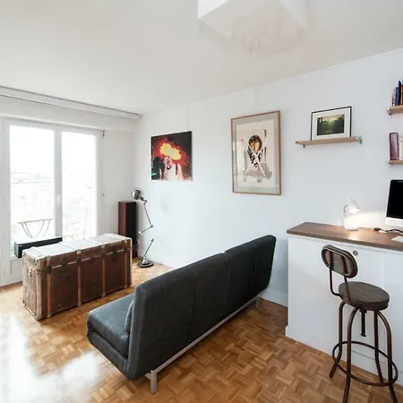 Apartamento Well-designed Flat With Balcony And View Over