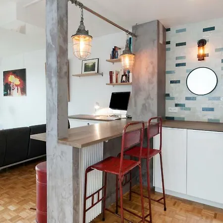 Well-designed Flat With Balcony And View Over Apartamento