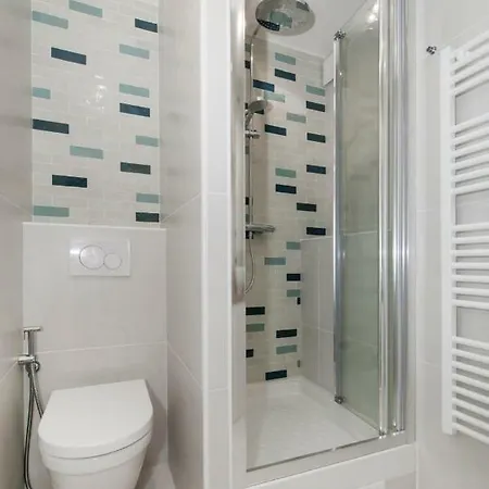 Well-designed Flat With Balcony And View Over דירה *