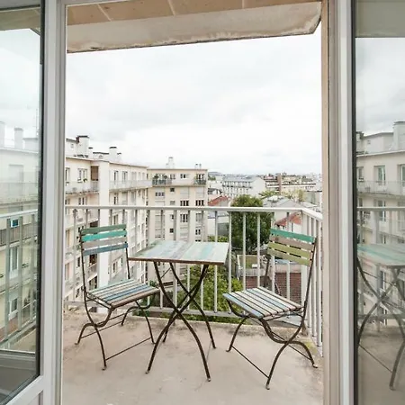Well-designed Flat With Balcony And View Over * Paris