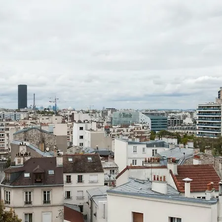 Well-designed Flat With Balcony And View Over Apartamento