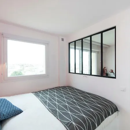 Well-designed Flat With Balcony And View Over * París